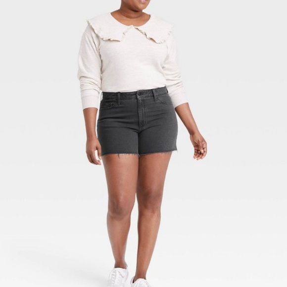 Women’s Universal Thread High-Rise Vintage Midi Jean Shorts in the Size 14R - Picture 3 of 9